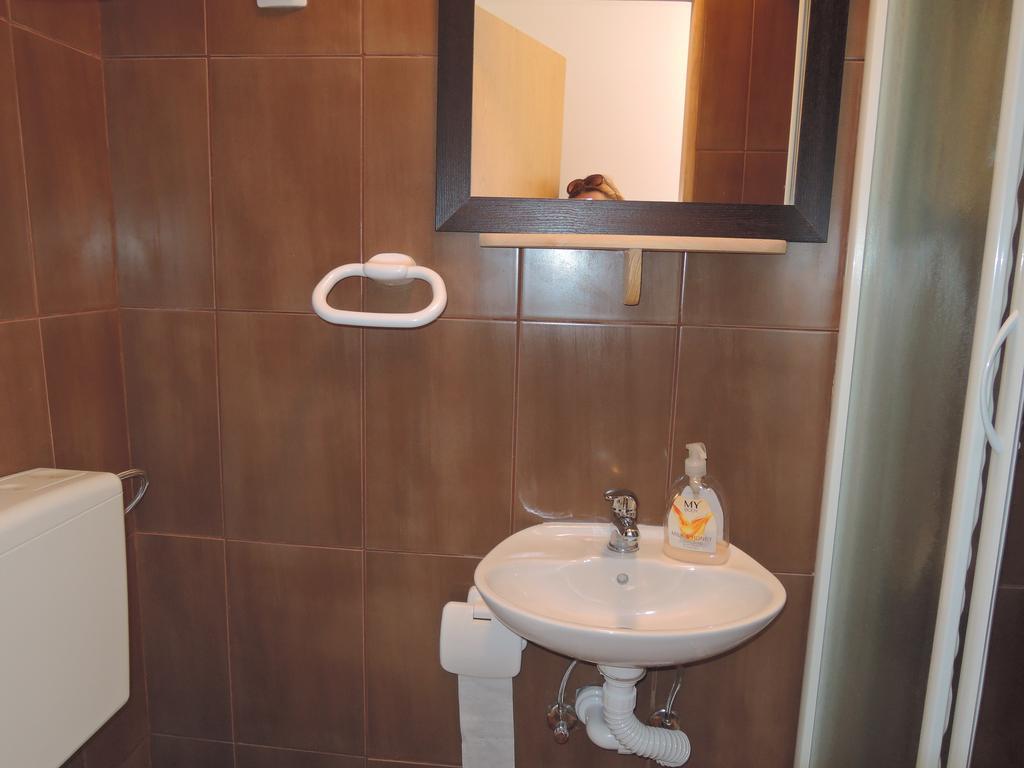 Hostel Kvarner- Private Rooms & Dorms Риека Экстерьер фото