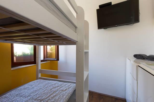 Hostel Kvarner- Private Rooms & Dorms Риека Экстерьер фото